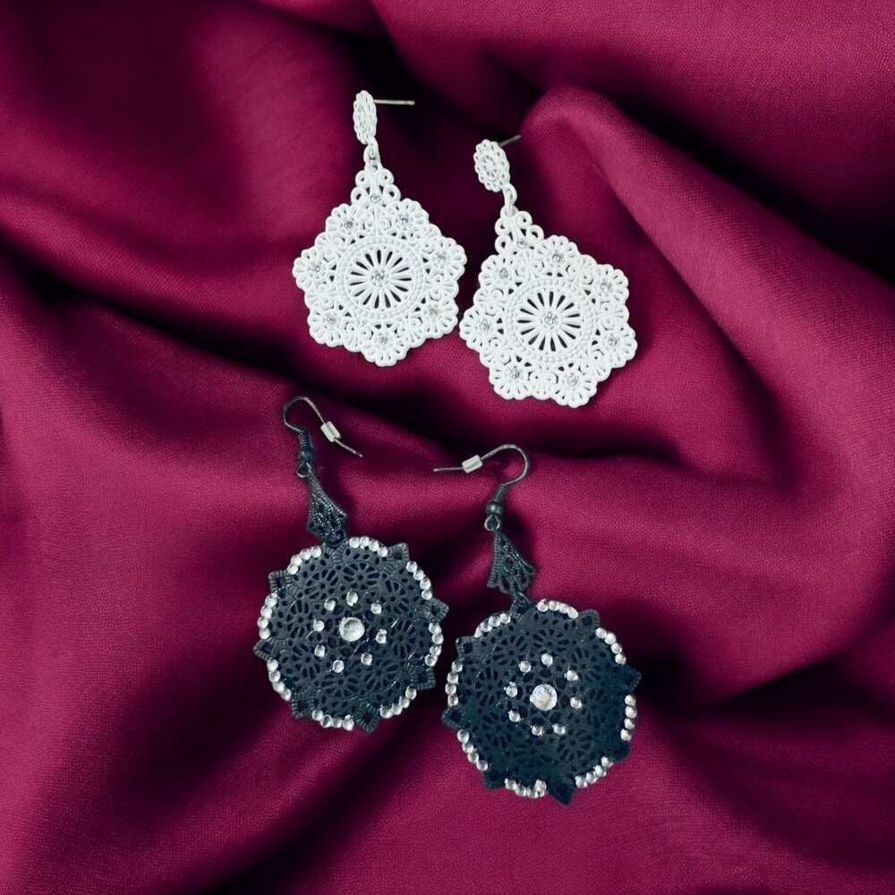 Jewelry-Openwork Filagree Dual Set Black or White Earrings